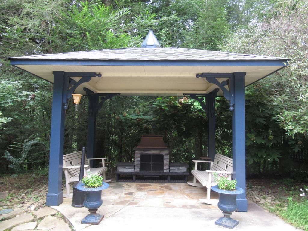 גטלינבורג Eight Gables Inn מראה חיצוני תמונה