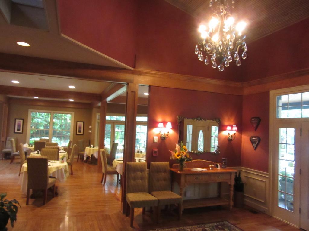 גטלינבורג Eight Gables Inn מראה חיצוני תמונה