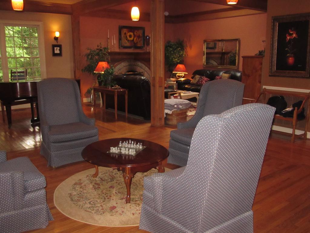 גטלינבורג Eight Gables Inn מראה חיצוני תמונה